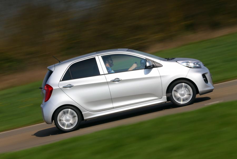  Kia Picanto EcoDynamics 5-Door 2015 года  (UK) (фото 10 из 21)
